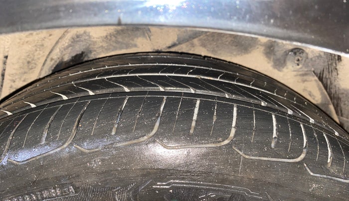 2014 Hyundai Verna FLUIDIC 1.4 VTVT CX, Petrol, Manual, 60,889 km, Left Rear Tyre Tread