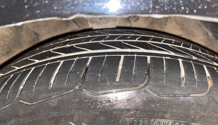 2014 Hyundai Verna FLUIDIC 1.4 VTVT CX, Petrol, Manual, 60,889 km, Right Front Tyre Tread