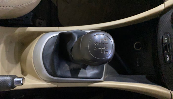 2014 Hyundai Verna FLUIDIC 1.4 VTVT CX, Petrol, Manual, 60,889 km, Gear Lever