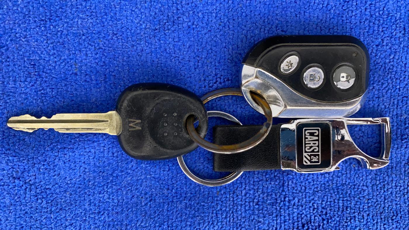 2012 Hyundai i10 MAGNA 1.2, CNG, Manual, Key Close Up