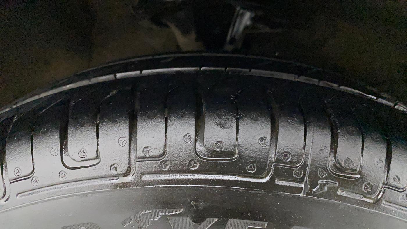 2012 Hyundai i10 MAGNA 1.2, CNG, Manual, Right Front Tyre Tread