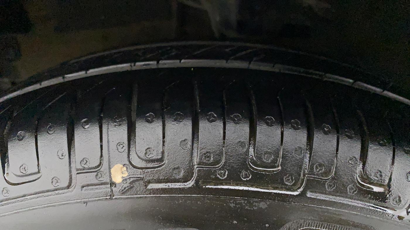 2012 Hyundai i10 MAGNA 1.2, CNG, Manual, Left Front Tyre Tread
