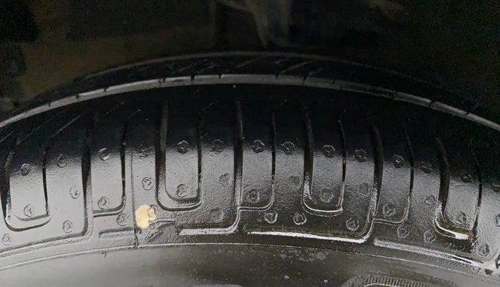 2012 Hyundai i10 MAGNA 1.2, CNG, Manual, Left Front Tyre Tread