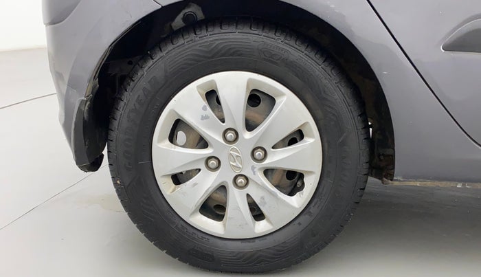 2012 Hyundai i10 MAGNA 1.2, CNG, Manual, Right Rear Wheel