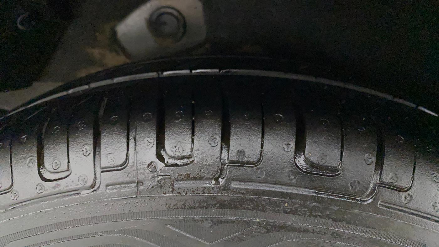 2012 Hyundai i10 MAGNA 1.2, CNG, Manual, Right Rear Tyre Tread