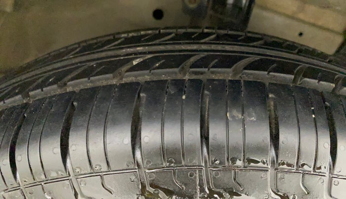 2014 Maruti Swift Dzire VXI, Petrol, Manual, 58,242 km, Right Front Tyre Tread