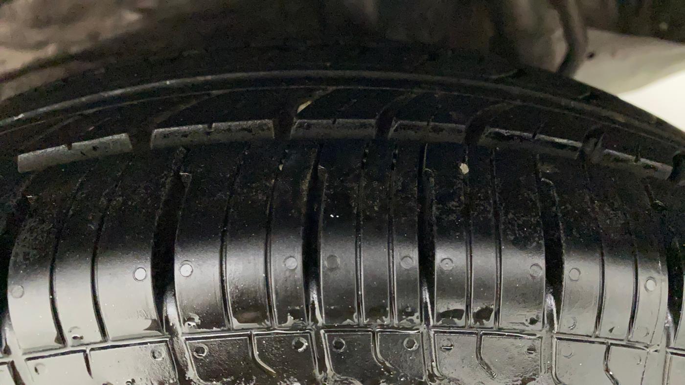 2014 Maruti Swift Dzire VXI, Petrol, Manual, 58,242 km, Left Rear Tyre Tread