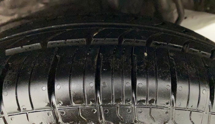 2014 Maruti Swift Dzire VXI, Petrol, Manual, 58,242 km, Left Rear Tyre Tread