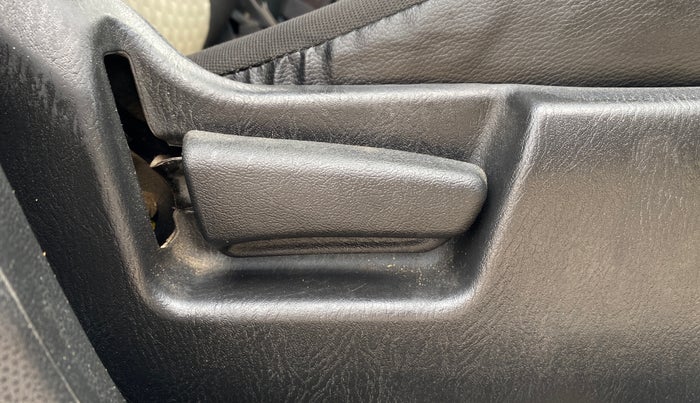 2022 Maruti Alto LXI, CNG, Manual, 70,280 km, Driver Side Adjustment Panel