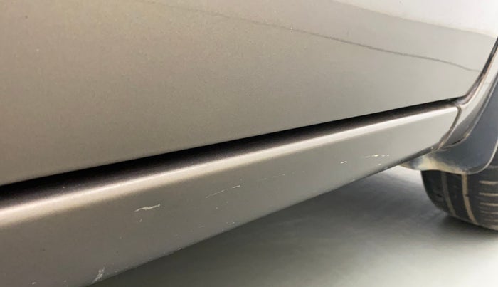 2016 Maruti Wagon R 1.0 VXI OPT, Petrol, Manual, 80,190 km, Right running board - Minor scratches