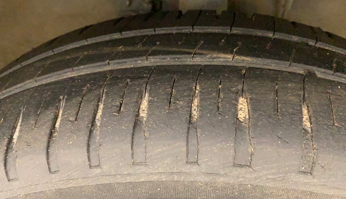 2016 Maruti Wagon R 1.0 VXI OPT, Petrol, Manual, 80,190 km, Right Front Tyre Tread