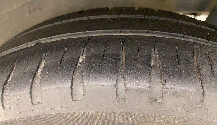 2016 Maruti Wagon R 1.0 VXI OPT, Petrol, Manual, 80,190 km, Left Rear Tyre Tread