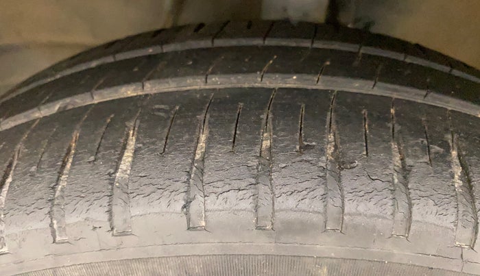 2016 Maruti Wagon R 1.0 VXI OPT, Petrol, Manual, 80,190 km, Left Front Tyre Tread
