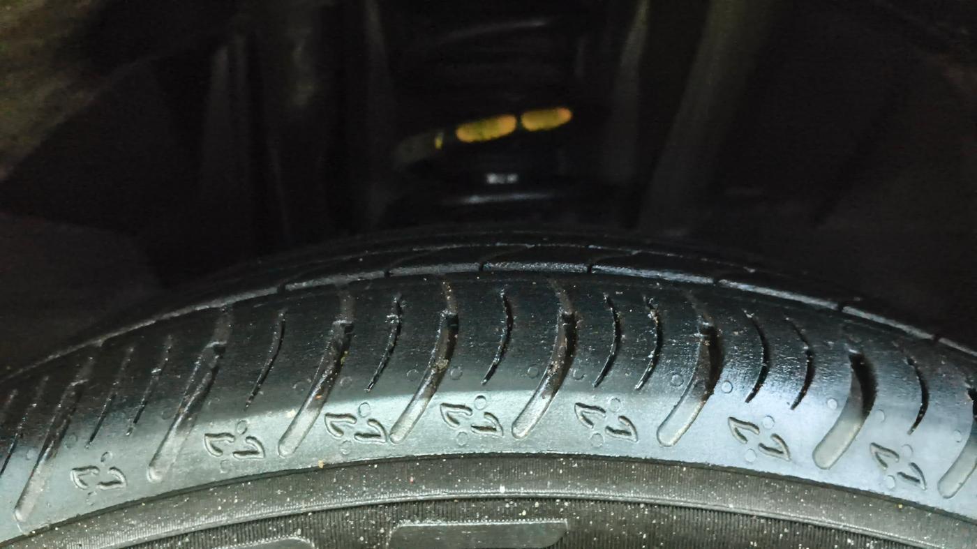 2025 Nissan MAGNITE Acenta B4D 1.0 Petrol AMT, Petrol, Automatic, 5,315 km, Right Front Tyre Tread