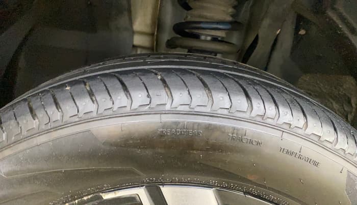 2021 Renault Kiger RXZ AMT DUAL TONE, Petrol, Automatic, 68,250 km, Left Front Tyre Tread
