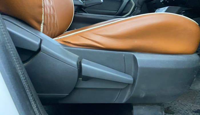 2021 Renault Kiger RXZ AMT DUAL TONE, Petrol, Automatic, 68,250 km, Driver Side Adjustment Panel