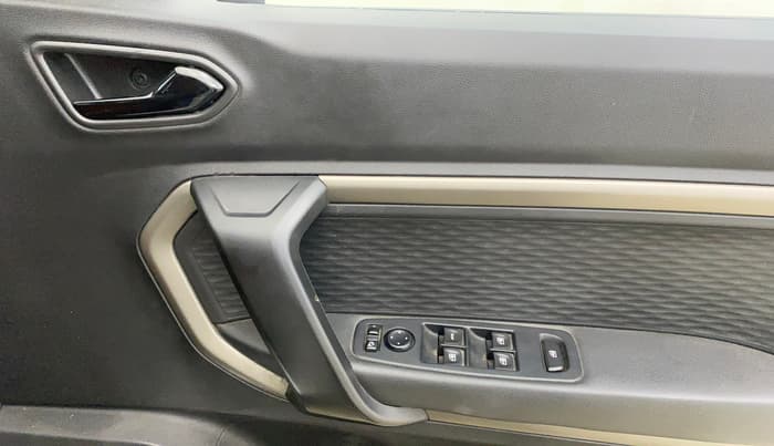 2021 Renault Kiger RXZ AMT DUAL TONE, Petrol, Automatic, 68,250 km, Driver Side Door Panels Control