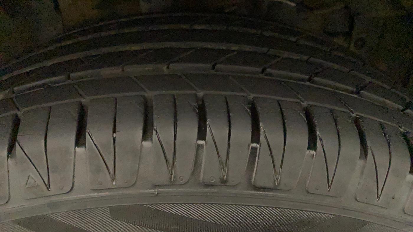 2020 Maruti Vitara Brezza ZXI PLUS AT SHVS, Petrol, Automatic, 17,444 km, Right Front Tyre Tread