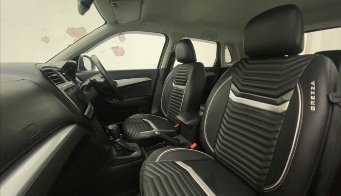 2020 Maruti Vitara Brezza ZXI PLUS AT SHVS, Petrol, Automatic, 17,444 km, Right Side Front Door Cabin