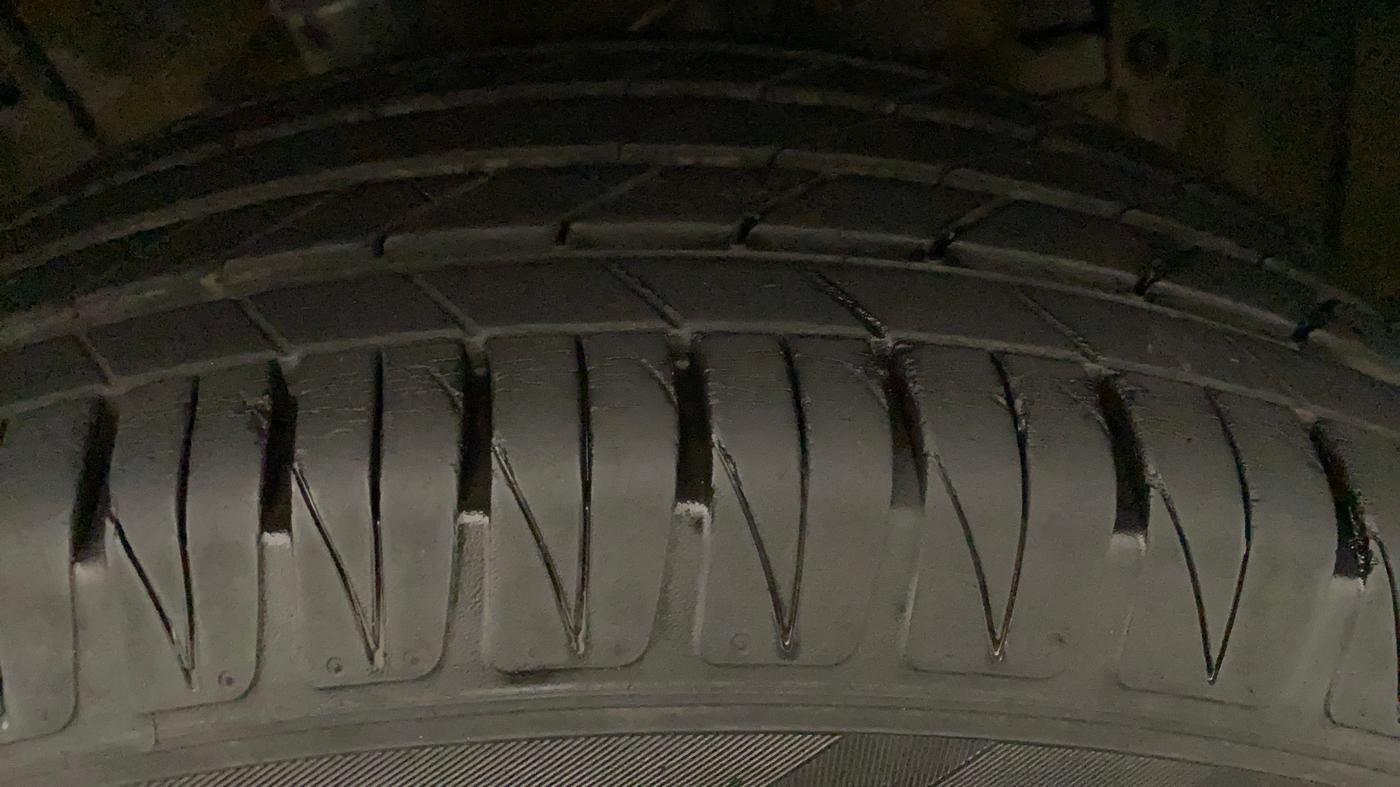 2020 Maruti Vitara Brezza ZXI PLUS AT SHVS, Petrol, Automatic, 17,444 km, Left Front Tyre Tread