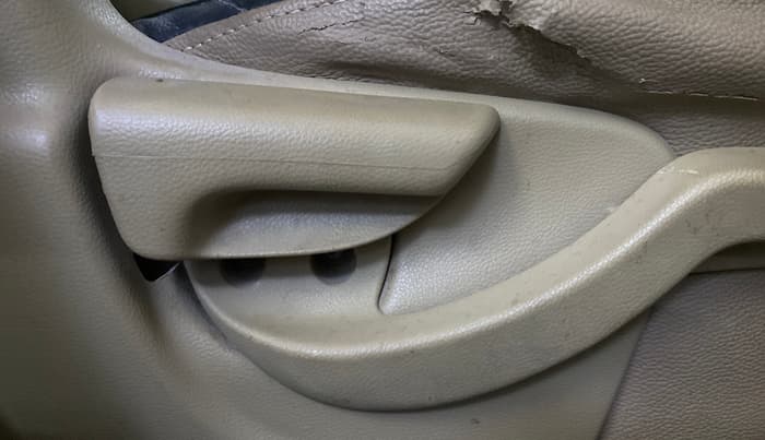 2017 Honda Amaze 1.2L I-VTEC S, Petrol, Manual, 43,103 km, Driver Side Adjustment Panel