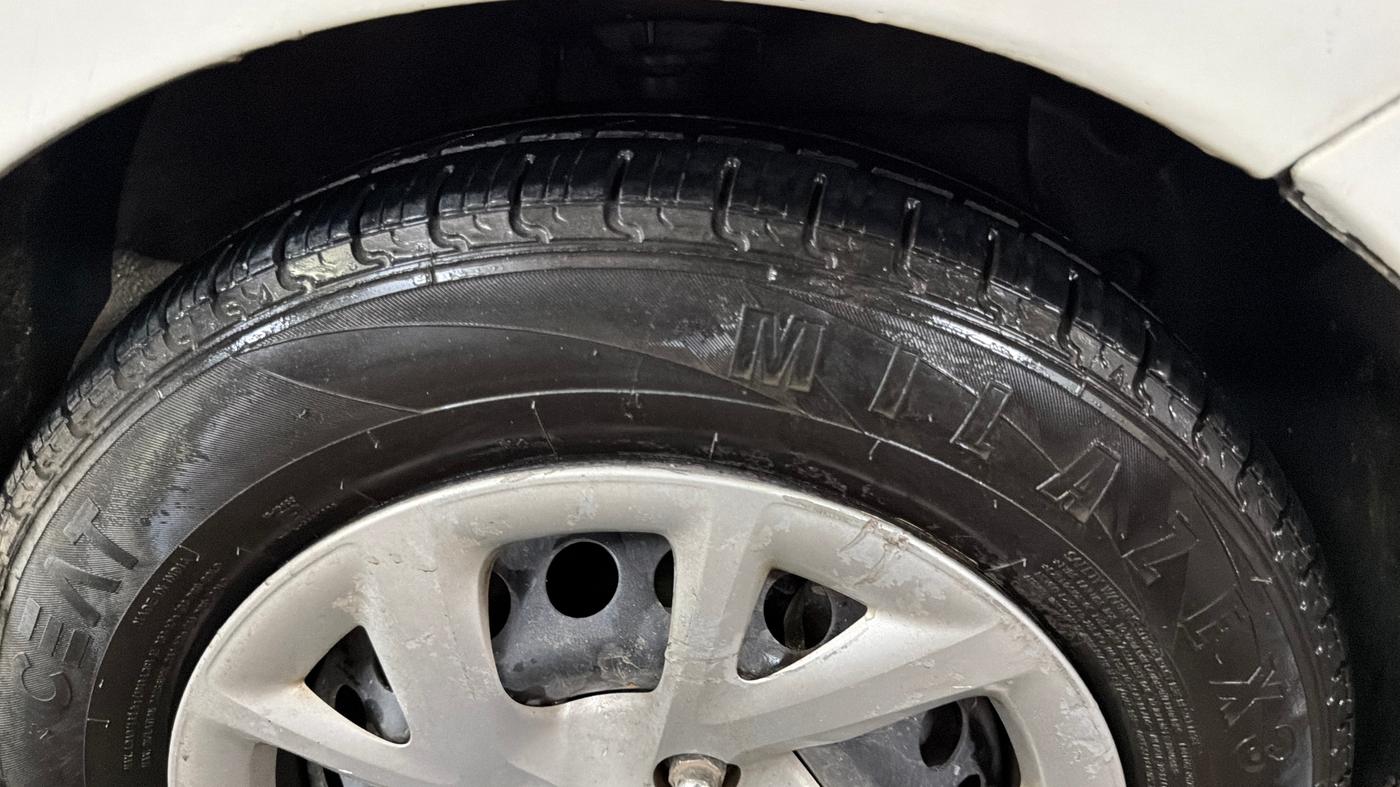 2017 Hyundai Grand i10 SPORTZ 1.2 KAPPA VTVT, Petrol, Manual, 84,931 km, Right Front Tyre Tread