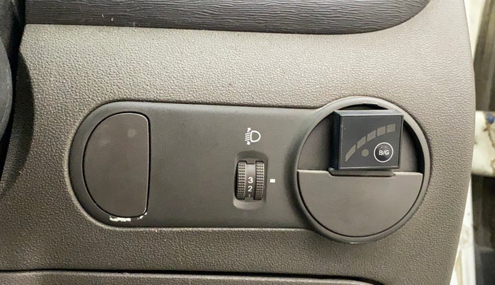 2013 Hyundai i10 ERA 1.1 IRDE, CNG, Manual, 68,648 km, Dashboard - Headlight height adjustment not working