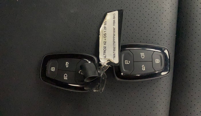2023 Tata ALTROZ  XZ Plus (O) (S), Petrol, Manual, 11,697 km, Key Close Up