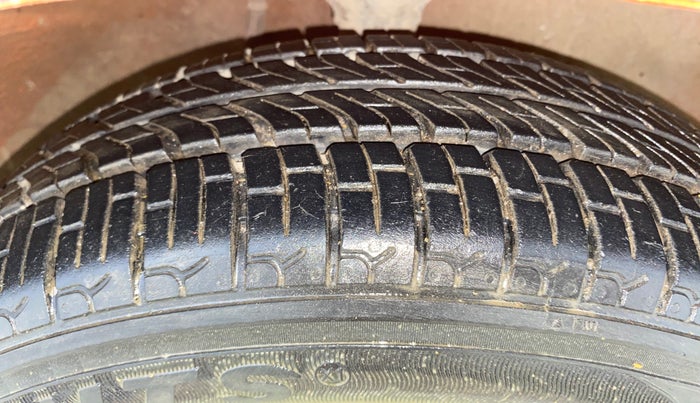 2016 Maruti Alto K10 LXI CNG, CNG, Manual, 34,831 km, Right Front Tyre Tread