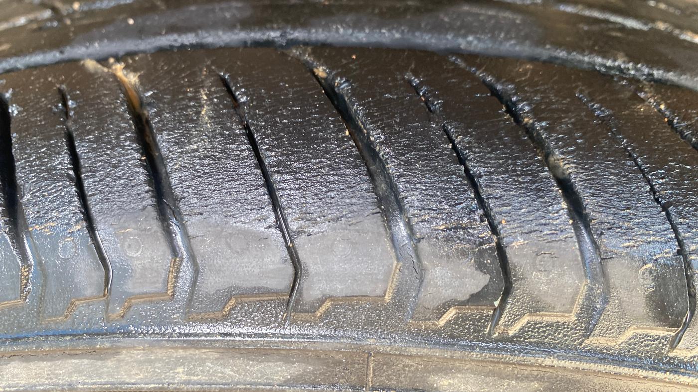 2021 Nissan MAGNITE XV TURBO CVT, Petrol, Automatic, 18,496 km, Left Front Tyre Tread