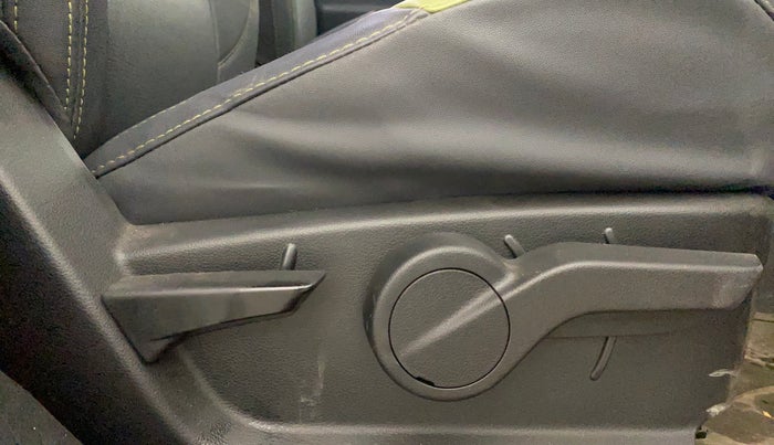 2021 Mahindra Thar LX  P 4WD AT CONVERTIBLE, Petrol, Automatic, 9,879 km, Driver Side Adjustment Panel