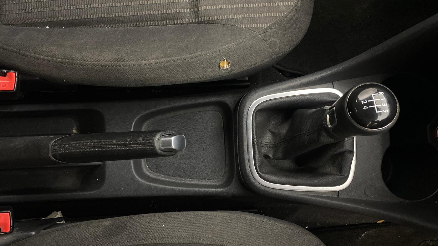 2014 Volkswagen Cross Polo HIGHLINE TDI, Diesel, Manual, 55,172 km, Gear Lever