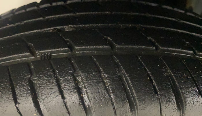 2016 Renault Kwid RXT 0.8, Petrol, Manual, 30,994 km, Right Rear Tyre Tread