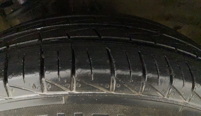 2020 Maruti Alto LXI OPT CNG, CNG, Manual, 14,858 km, Left Front Tyre Tread