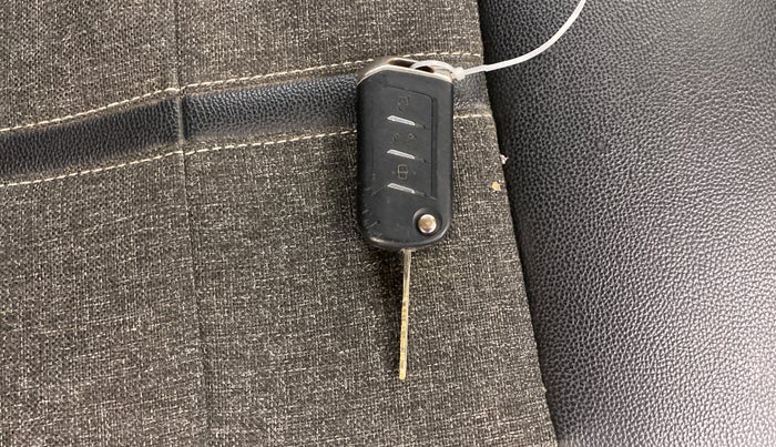 2017 Maruti Wagon R 1.0 LXI CNG, CNG, Manual, 86,321 km, Key Close Up