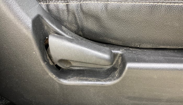 2017 Maruti Wagon R 1.0 LXI CNG, CNG, Manual, 86,321 km, Driver Side Adjustment Panel