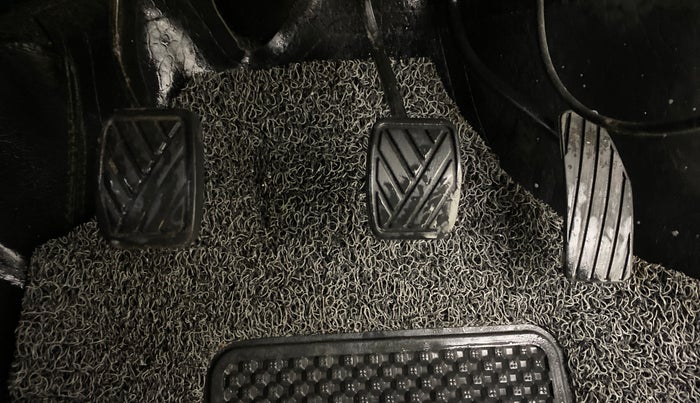 2017 Maruti Wagon R 1.0 LXI CNG, CNG, Manual, 86,321 km, Pedals