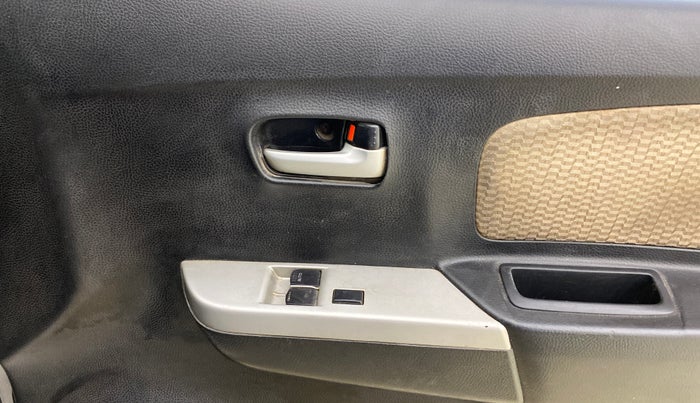 2017 Maruti Wagon R 1.0 LXI CNG, CNG, Manual, 86,321 km, Driver Side Door Panels Control