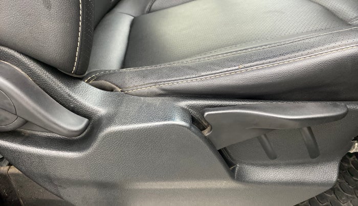 2017 Tata Hexa Varicor 400 XT, Diesel, Manual, 73,858 km, Driver Side Adjustment Panel