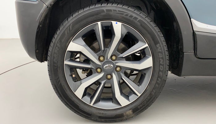 2021 Mahindra XUV300 W8 (O) 1.2 PETROL AMT, Petrol, Automatic, 27,952 km, Right Rear Wheel