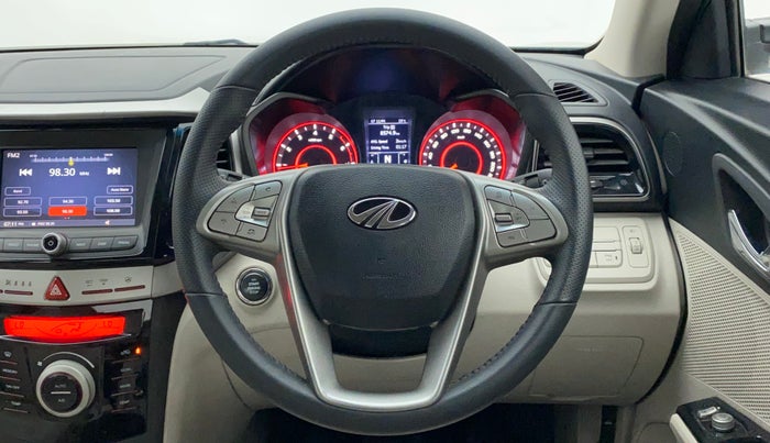 2021 Mahindra XUV300 W8 (O) 1.2 PETROL AMT, Petrol, Automatic, 27,952 km, Steering Wheel Close Up