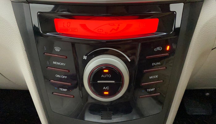 2021 Mahindra XUV300 W8 (O) 1.2 PETROL AMT, Petrol, Automatic, 27,952 km, Automatic Climate Control