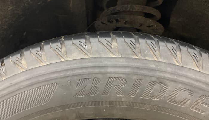 2024 Mahindra XUV700 AX 7 LUXURY P AT 7 STR, Petrol, Automatic, 28,763 km, Left Front Tyre Tread
