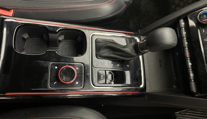 2024 Mahindra XUV700 AX 7 LUXURY P AT 7 STR, Petrol, Automatic, 28,763 km, Gear Lever