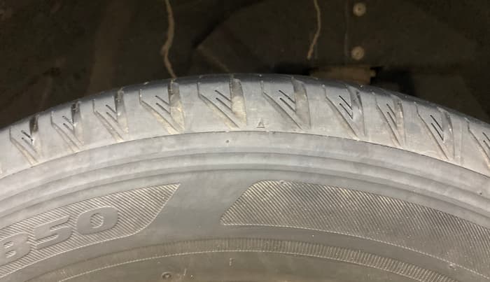 2024 Mahindra XUV700 AX 7 LUXURY P AT 7 STR, Petrol, Automatic, 28,763 km, Left Rear Tyre Tread