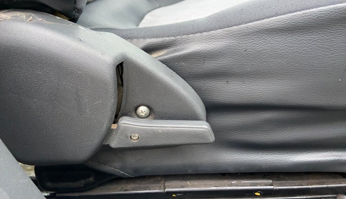 2018 Maruti Alto 800 LXI, CNG, Manual, 57,559 km, Driver Side Adjustment Panel