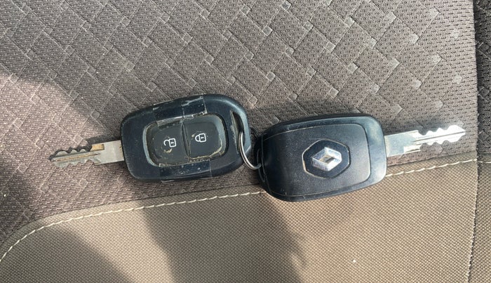 2017 Renault Duster 110 PS RXZ 4X2 AMT DIESEL, Diesel, Automatic, 73,461 km, Key Close Up