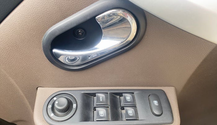 2017 Renault Duster 110 PS RXZ 4X2 AMT DIESEL, Diesel, Automatic, 73,461 km, Driver Side Door Panels Control