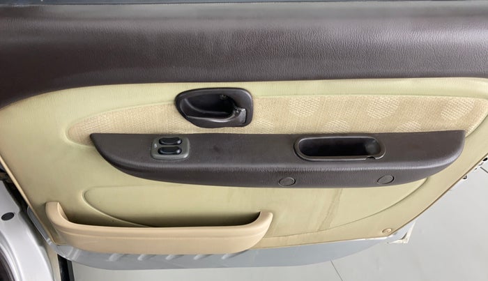 2013 Hyundai Santro Xing GLS, CNG, Manual, 81,527 km, Driver Side Door Panels Control