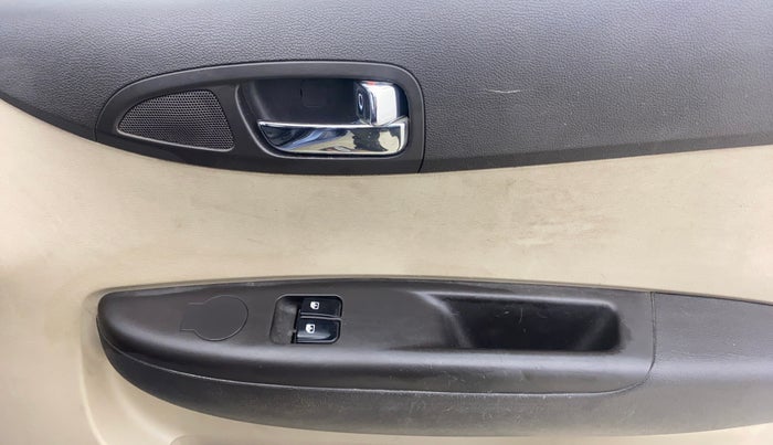 2013 Hyundai i20 ERA 1.2, Petrol, Manual, 36,048 km, Driver Side Door Panels Control